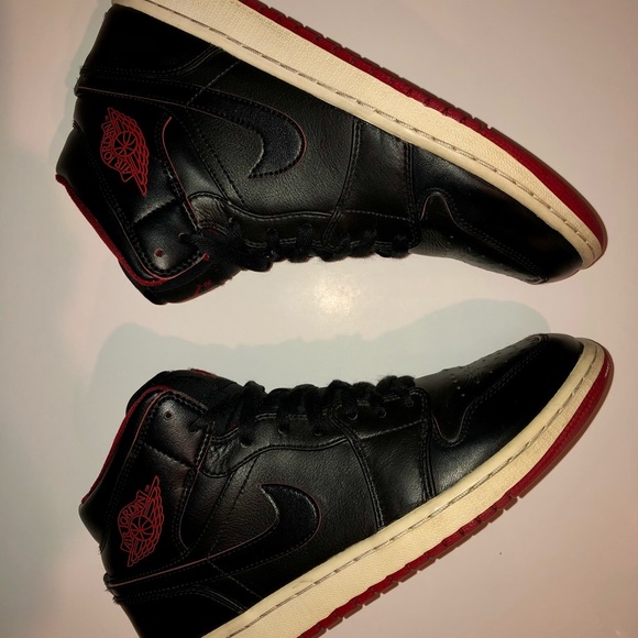 2015 Jordan 1 Retro - Picture 2 of 9